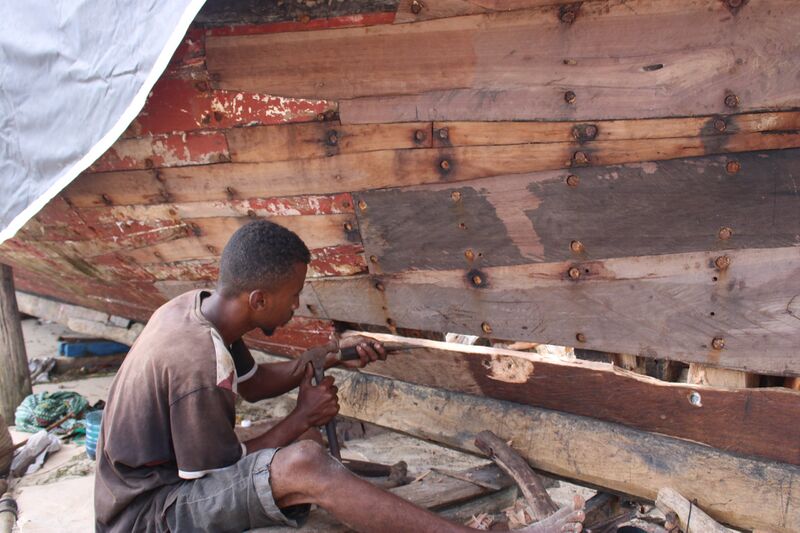 File:Dhow building in Lamu.jpg
